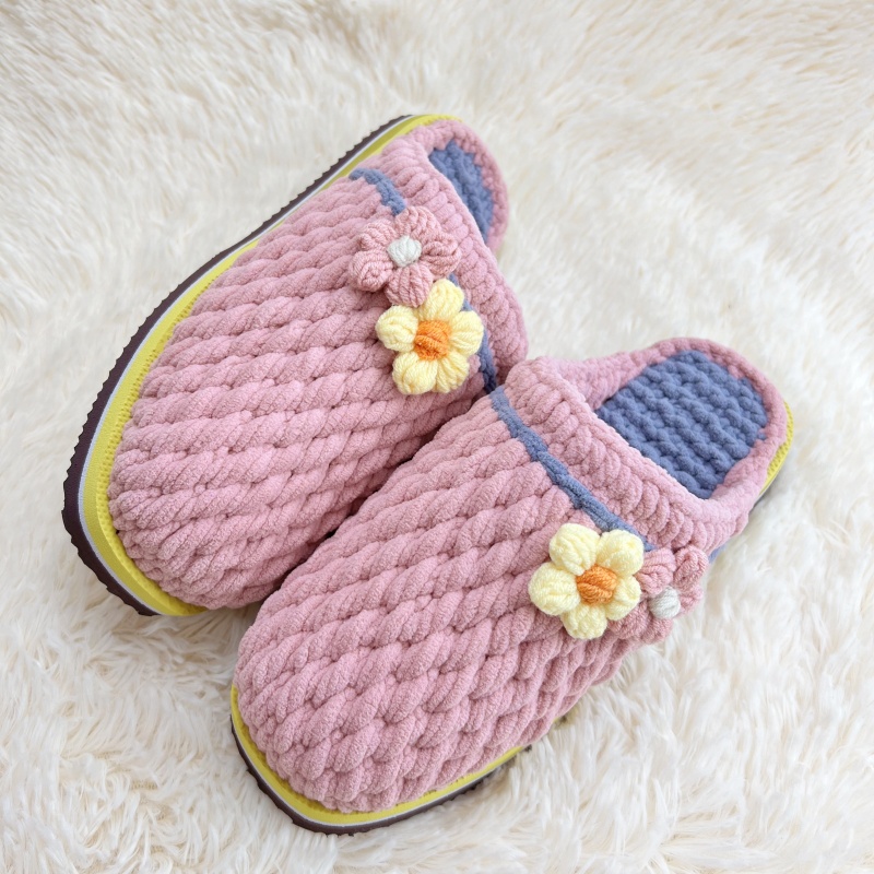 手工勾毛线拖鞋加厚保暖防滑居家冰条线毛线拖成品小泡芙拖
