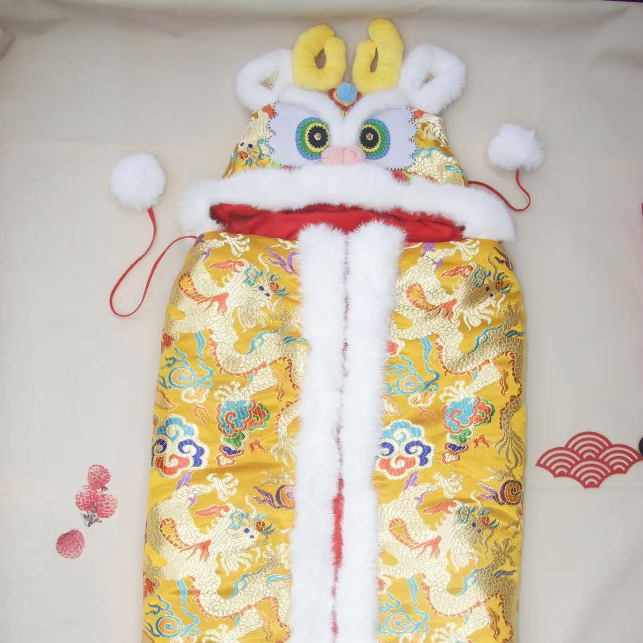 婴儿斗篷宝宝防风冬季服加厚儿童真兔毛龙头披风披风斗篷外出保暖