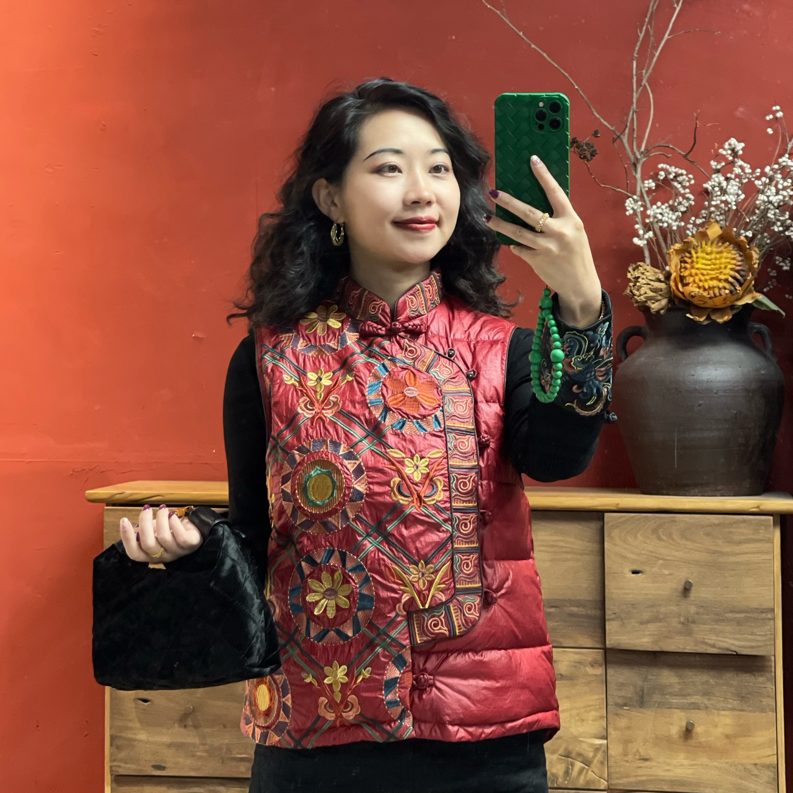 羊在在【芳菲】民族风原创重工马甲满绣花羽绒背心中式MJ24GY124