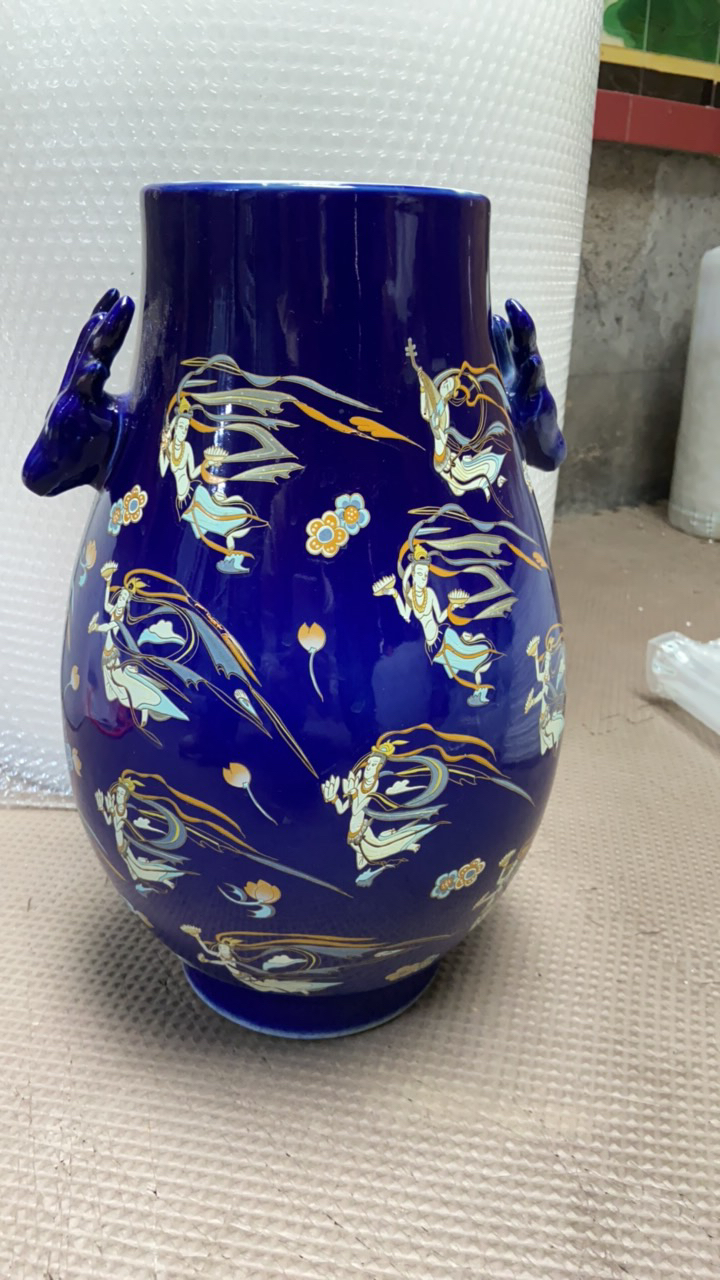 飞天夜光鹿头尊赏瓶