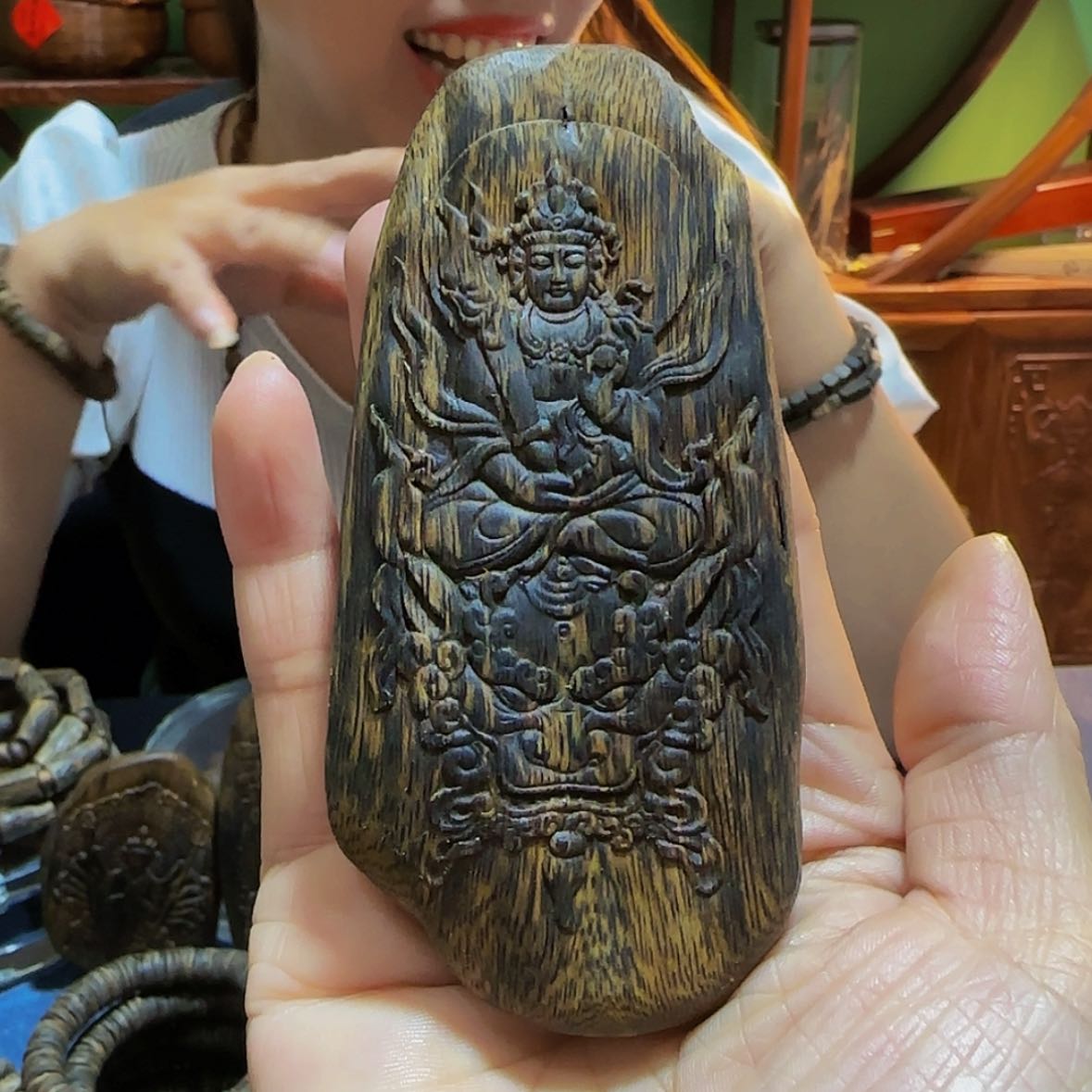 【闪购商品】沉香吊坠旭****6绿奇张勺子雕刻牌子38.8克