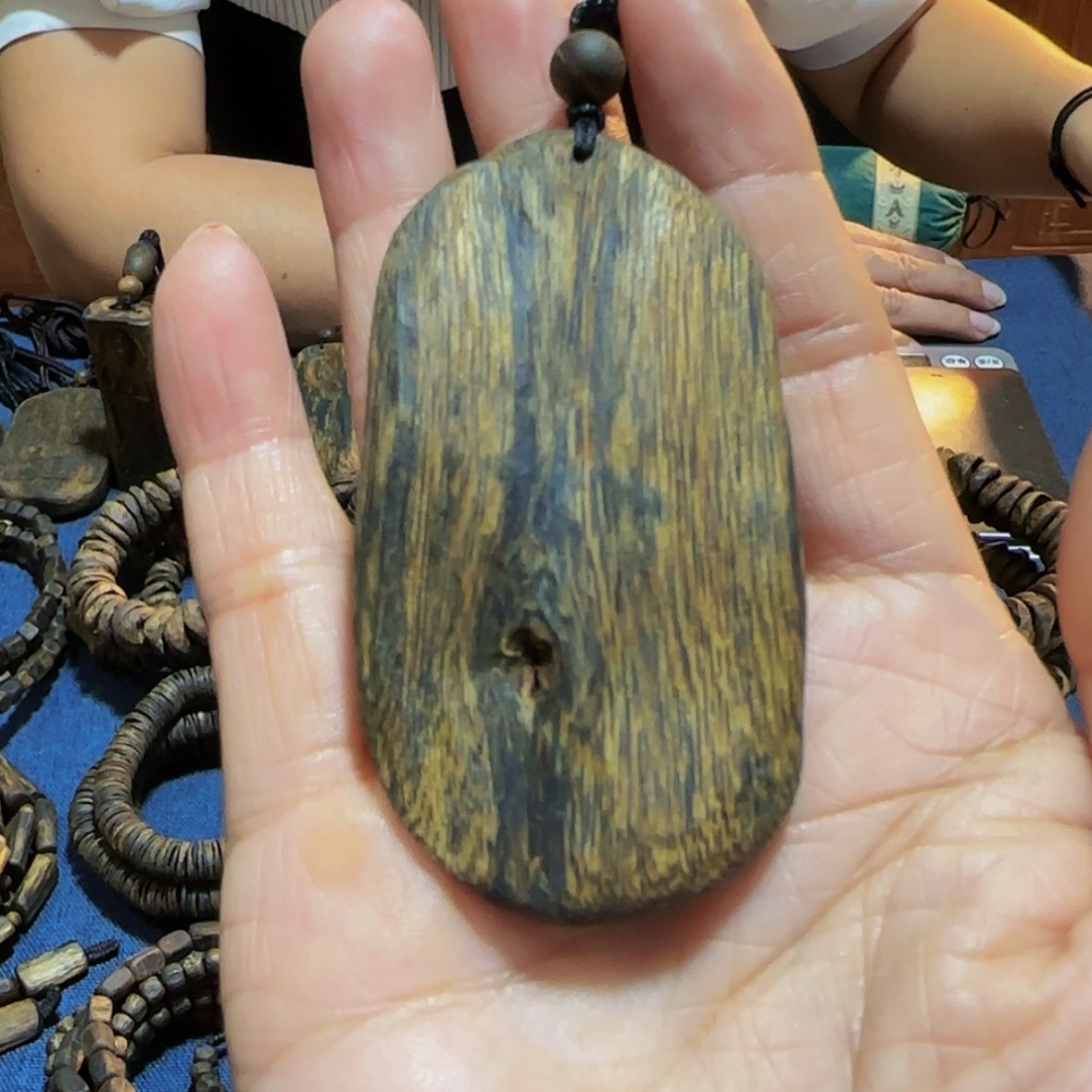 【闪购商品】沉香吊坠白奇乌身素牌带绳13.7克