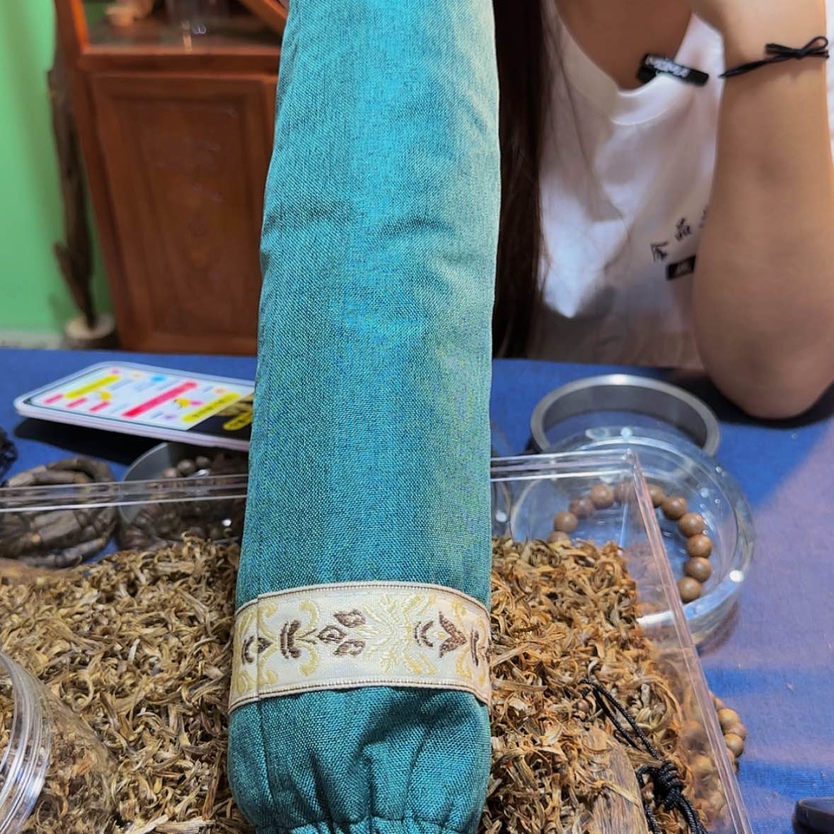 【闪购商品】沉香摆件九*绿奇张勺子勾丝枕头400克