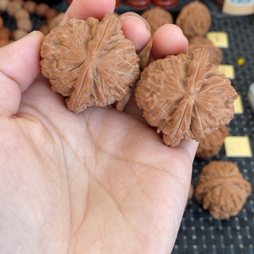 【闪购商品】桃核吊坠伟41白狮子