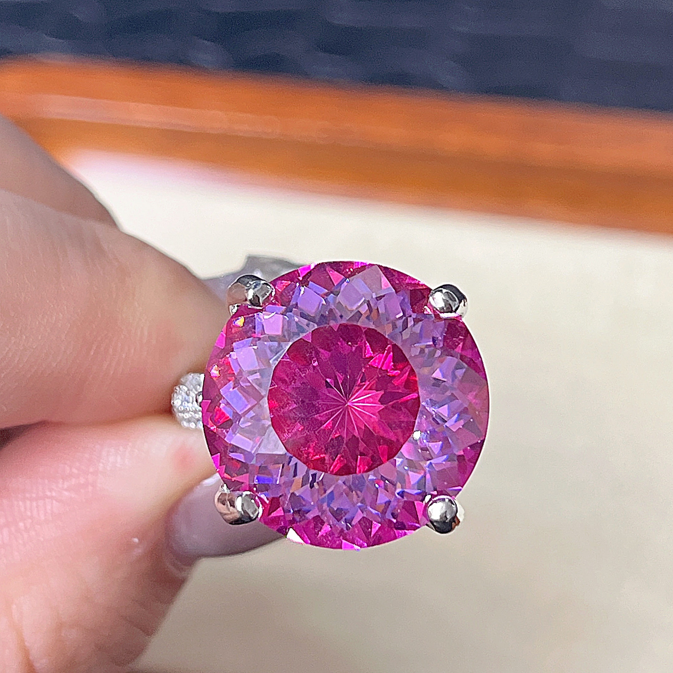 臻选戒指 泰国春武里经典时尚气质百搭红色戒指X913