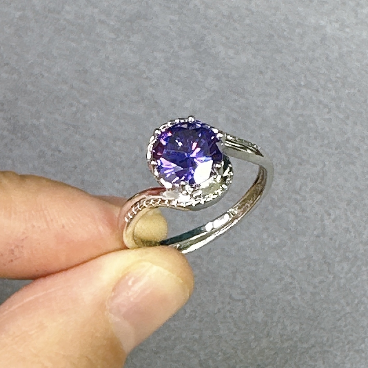 臻选戒指 泰国春武里经典时尚设计款气质百搭紫色戒指NP178