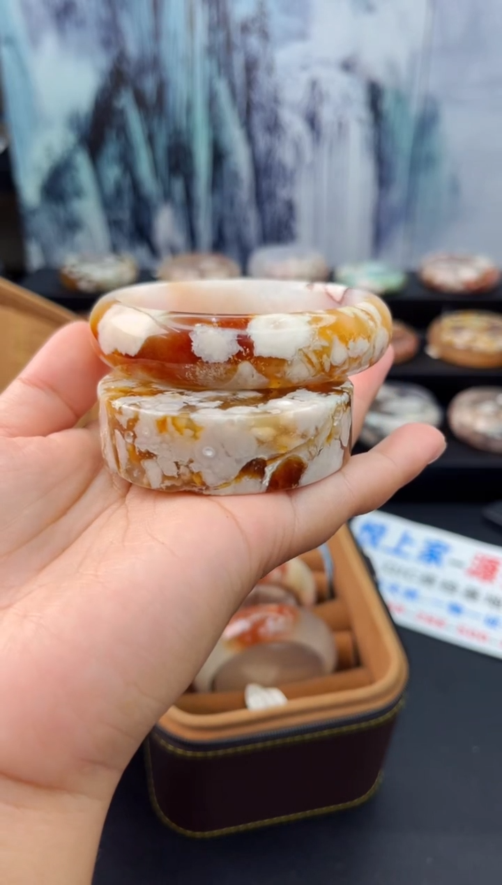 【闪购商品】石英质玉手镯未镶嵌赠品镯心（圈口63