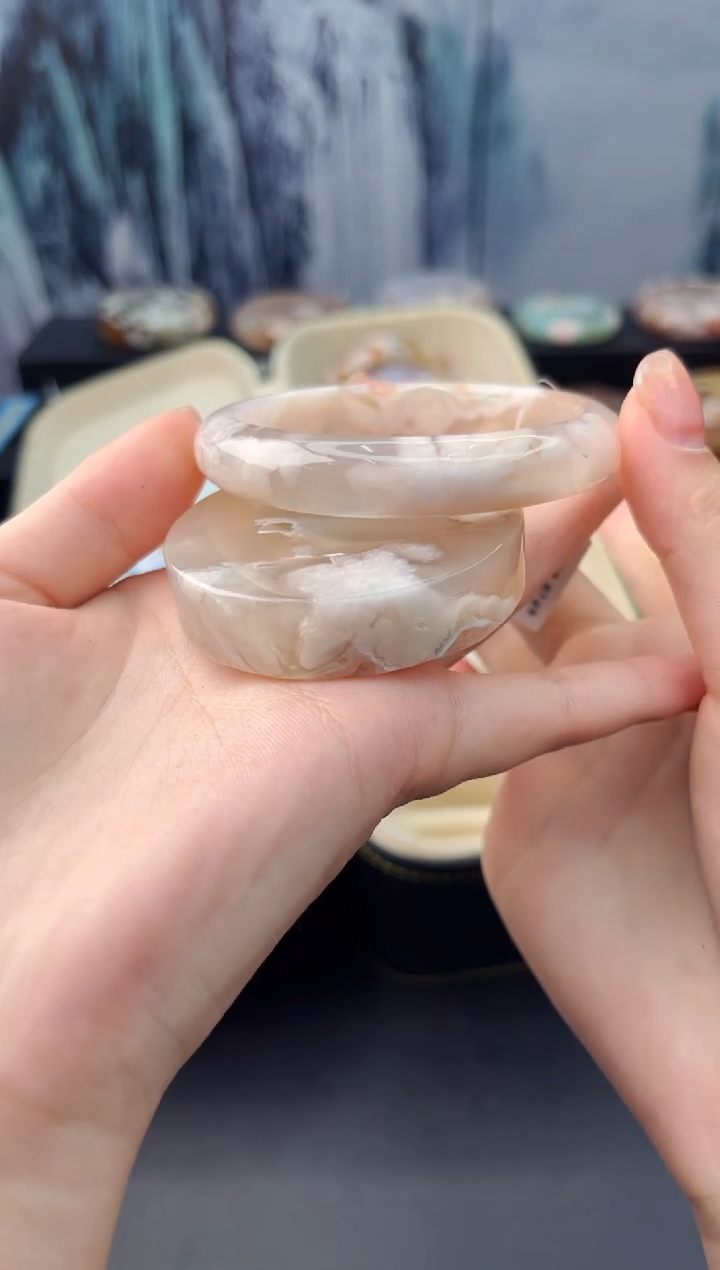 【闪购商品】石英质玉手镯未镶嵌赠品镯心（圈口56