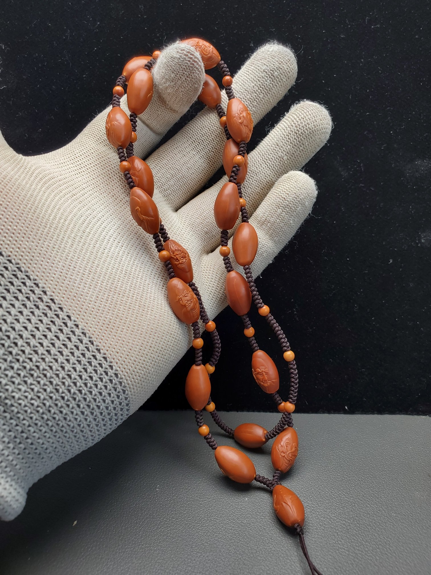 橄榄核雕十八罗汉脖挂