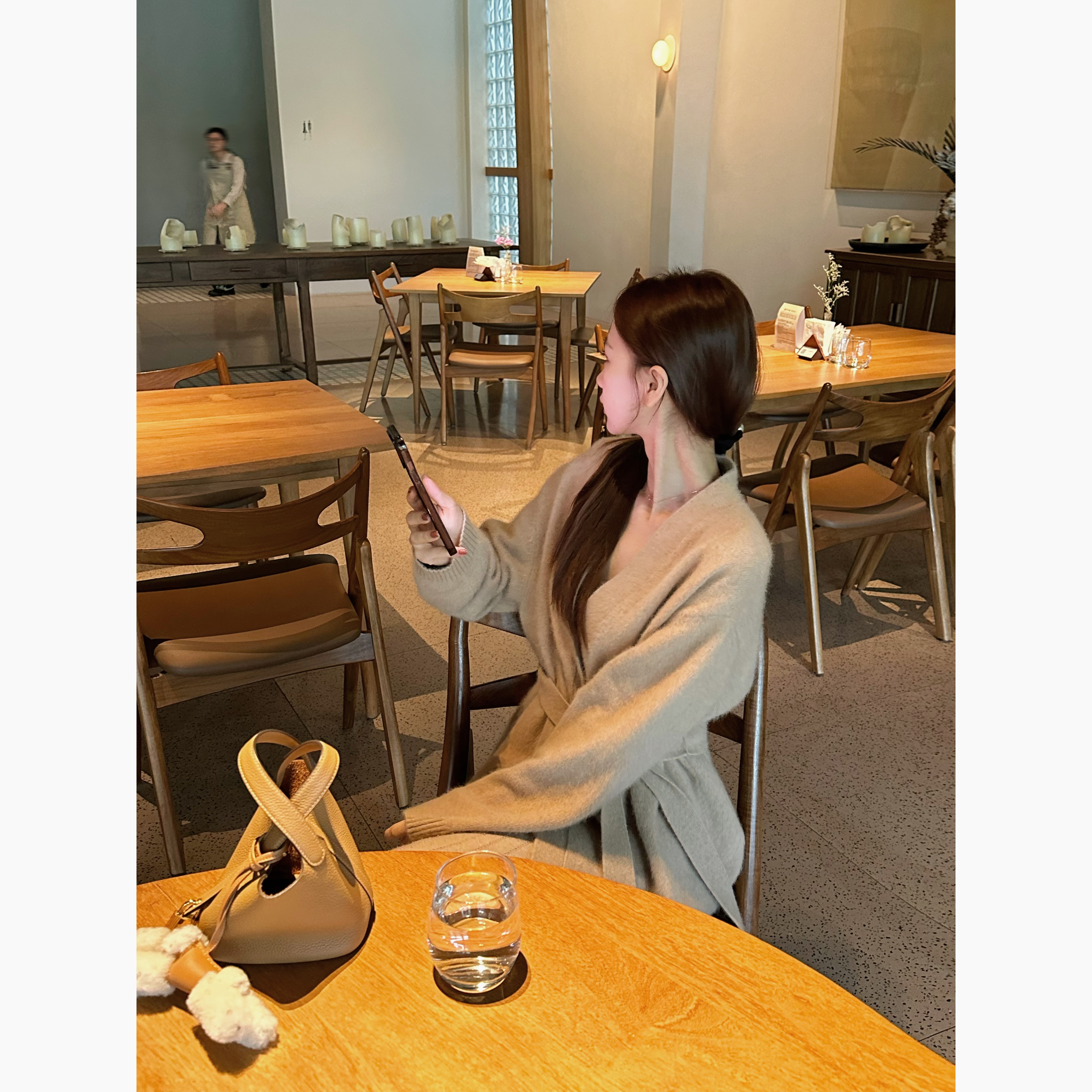 【内购】Madofit麻豆/1355 松岛之恋 宽松狐狸原绒v领绑开衫