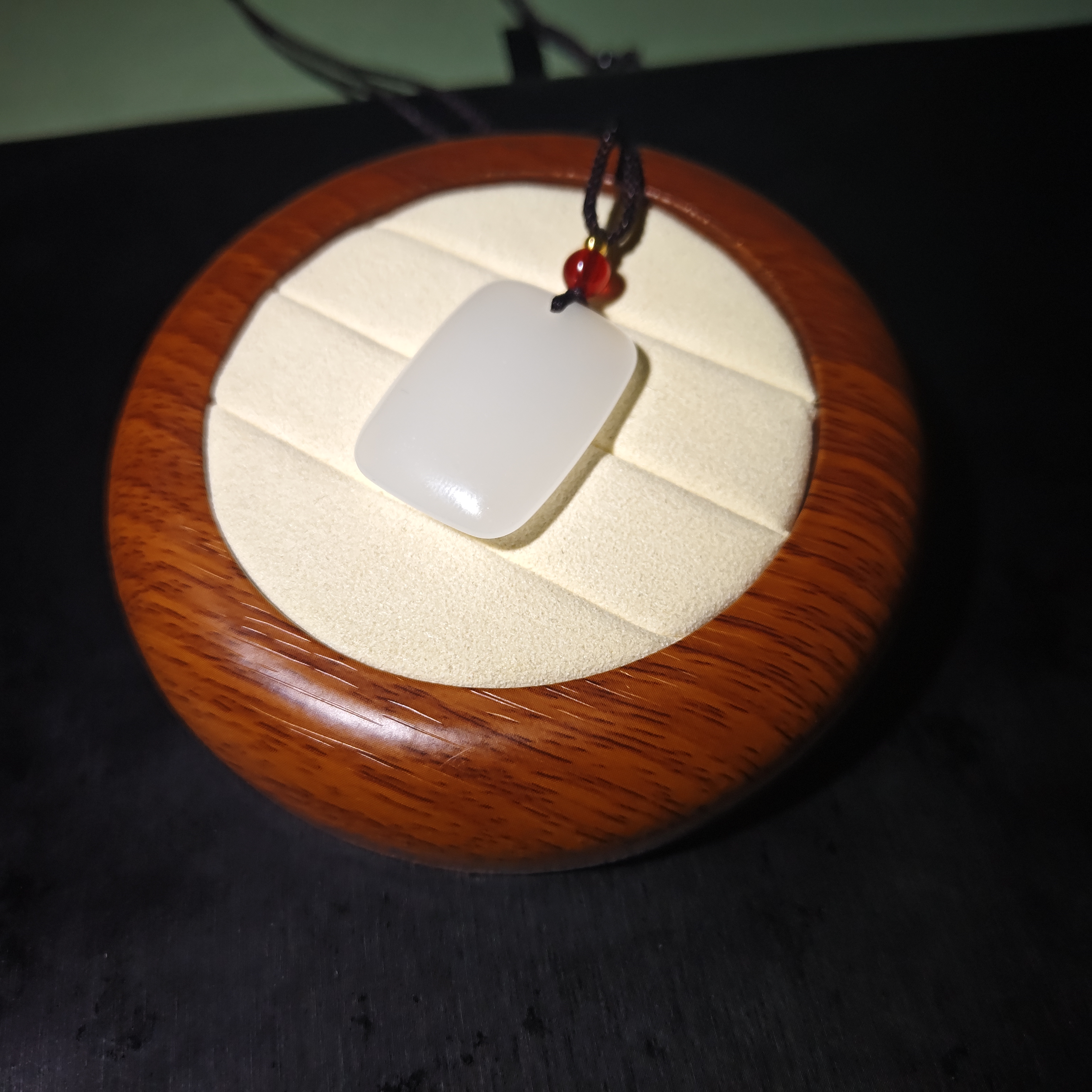 新疆白月光宝石光平安无事牌，拍一发一多样性发货 FL06