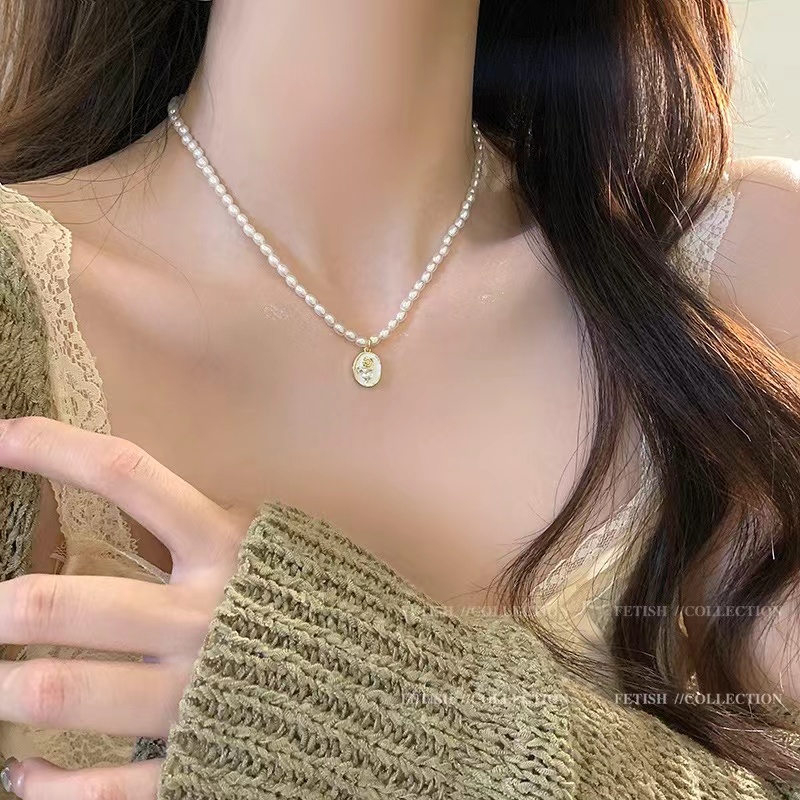 铜合金仿珍珠项链 法式复古玫瑰花珍珠项链女轻奢小感高级锁骨链