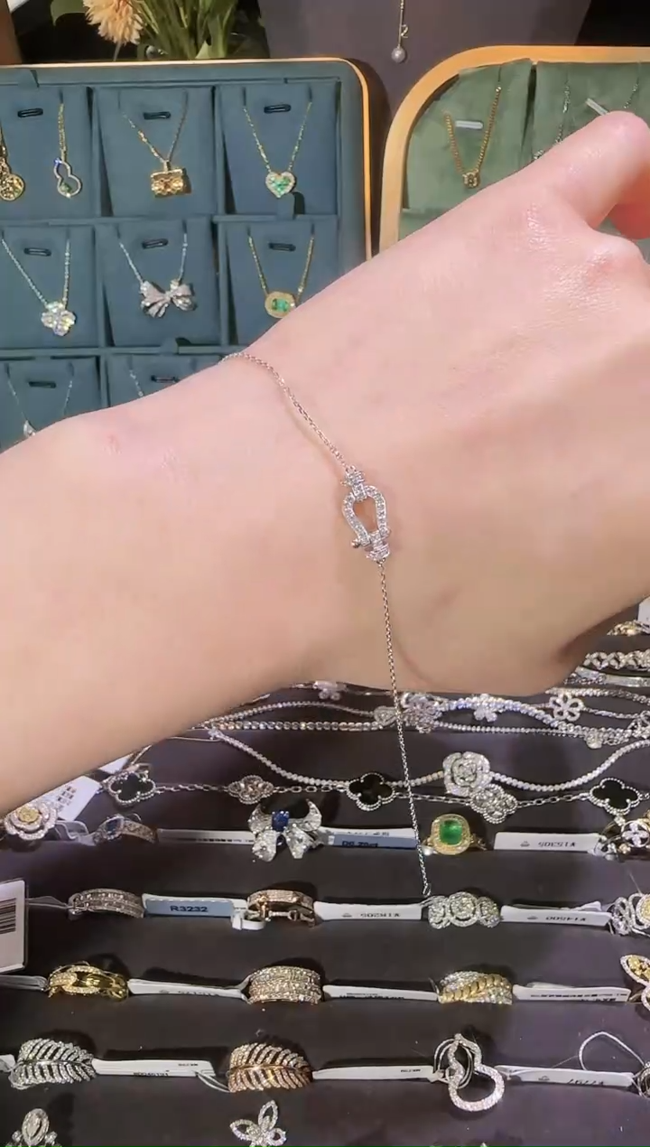 【闪购商品】钻石手链18K金镶嵌精选01-马蹄手链 白