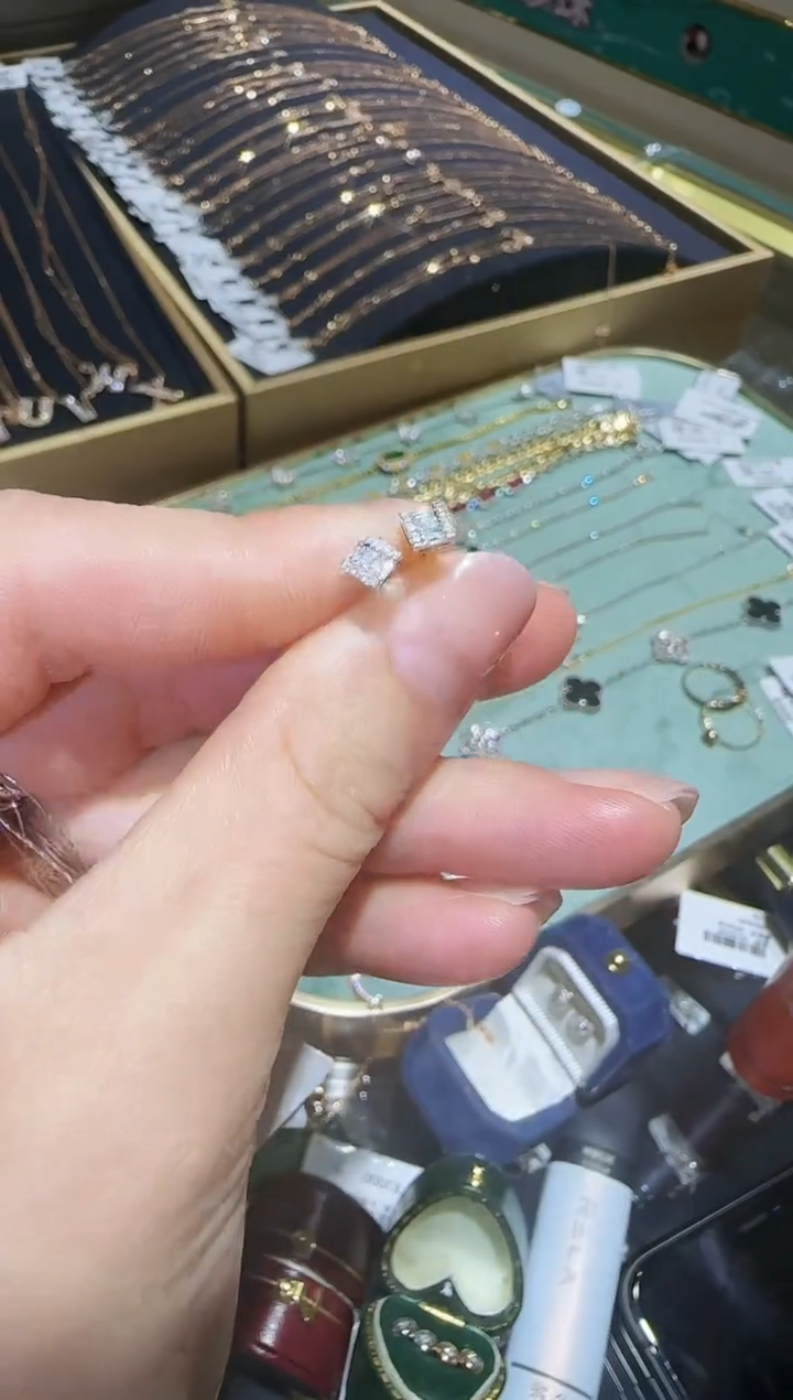 【闪购商品】钻石耳饰18K金镶嵌精选01-日字耳钉