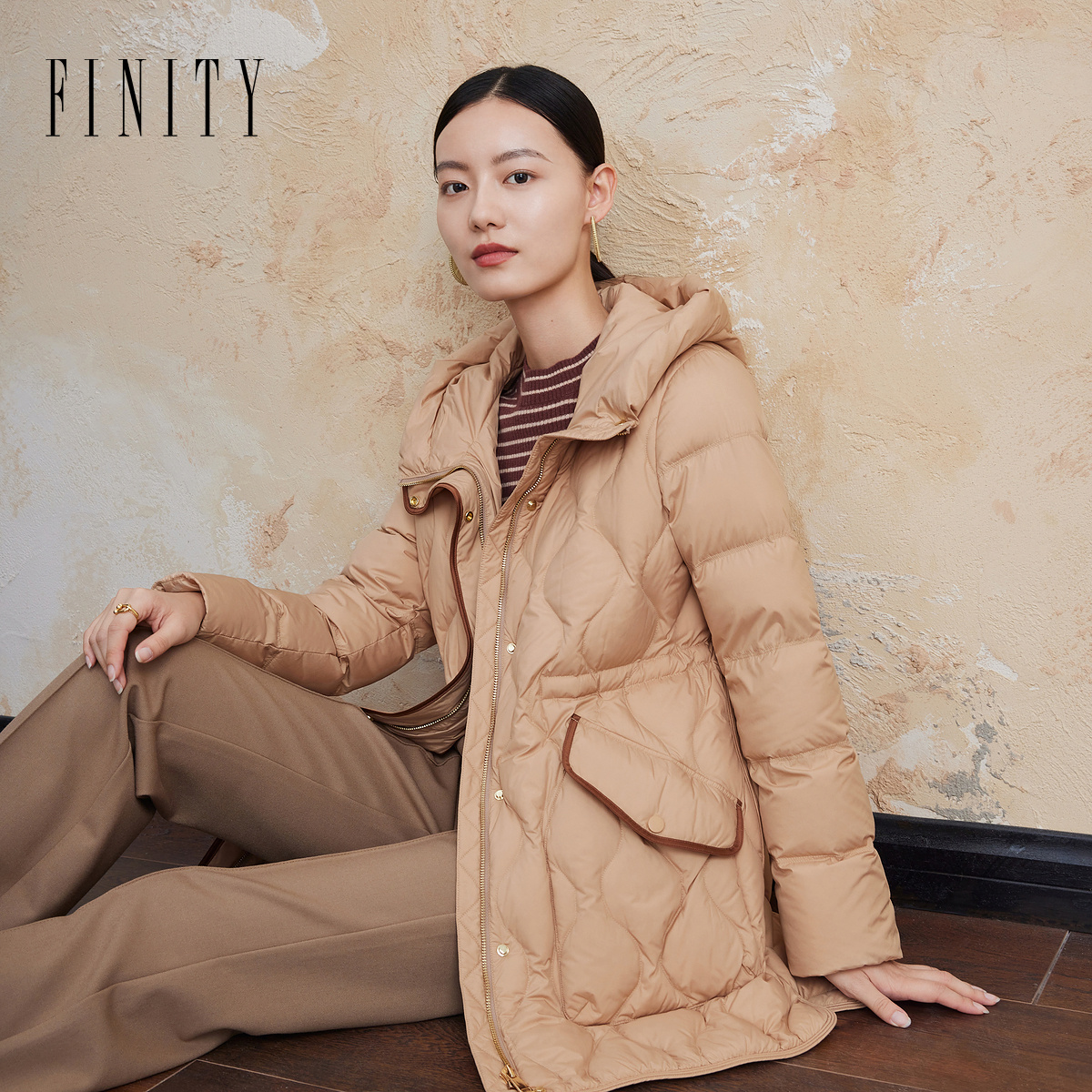 FINITY【90白鹅绒羽绒服】显瘦遮肉时尚休闲女士连帽收腰中长款气质