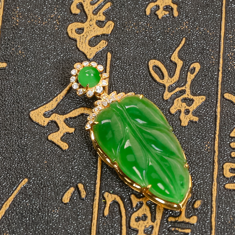 K金 天然翡翠A货 时尚百搭满绿叶子吊坠
