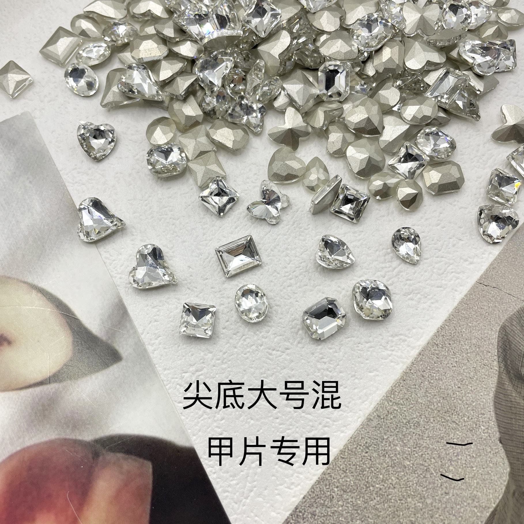 K9 美甲钻饰品（白色混款）尖底歪心 斧头33切钻透白超闪大钻指甲钻