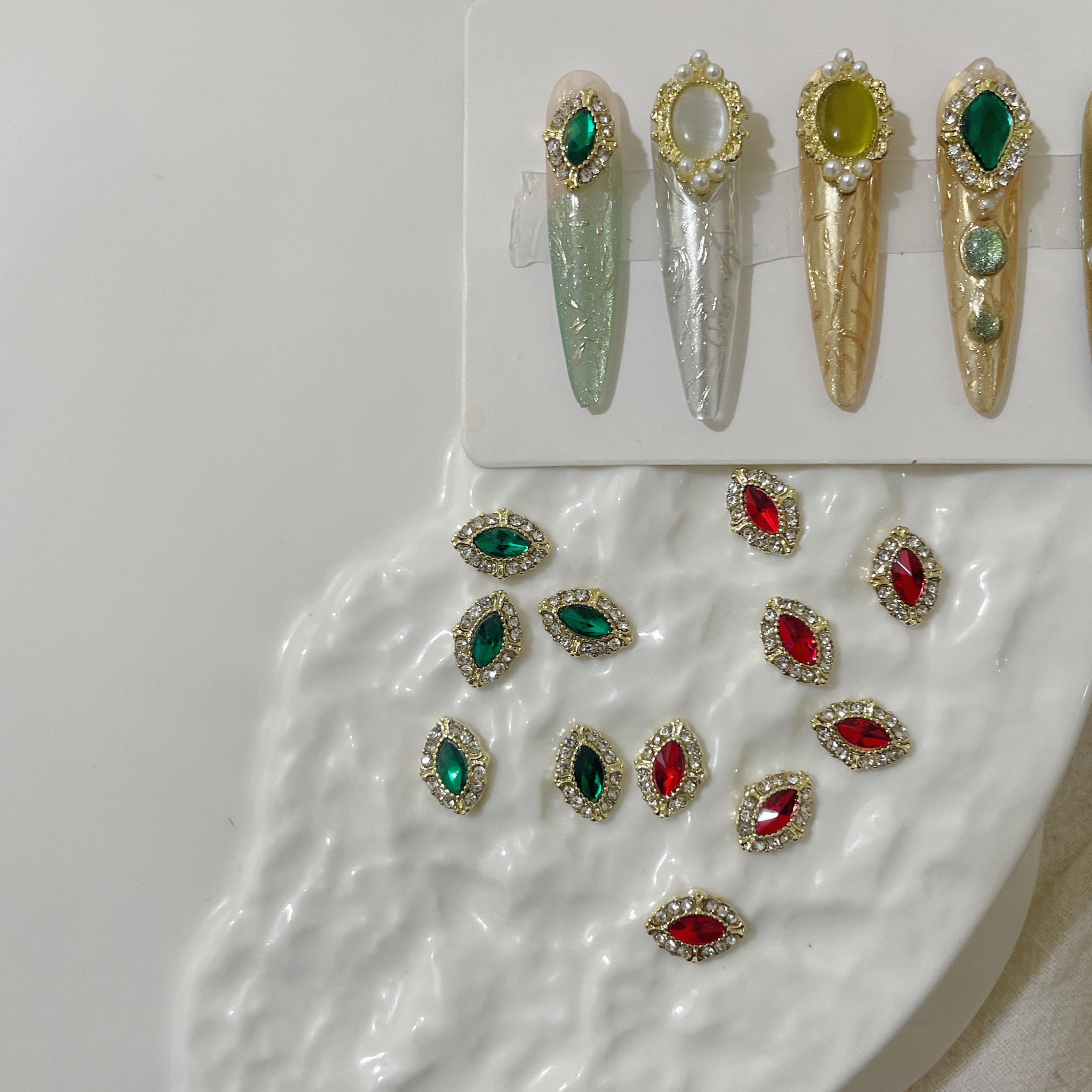 熹妃娘娘同款美甲气质红色奢华镶钻复古马眼钻高品质爆闪指甲饰品