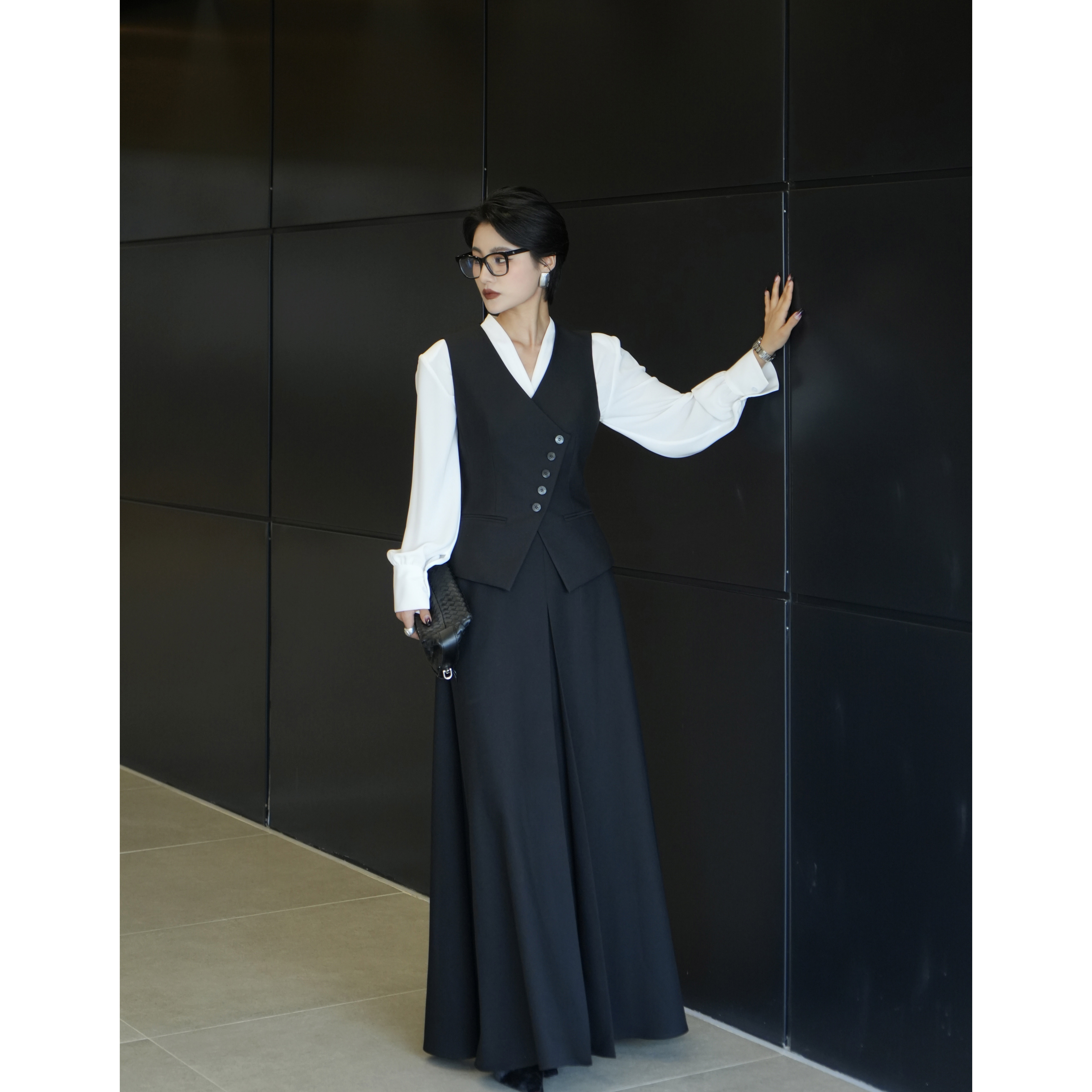 【挚友】时髦精的通勤精英 极简排扣V领静奢风秋季收腰西背马甲