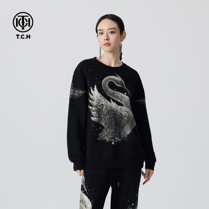 重庆-TCH24秋季情侣圆领套头卫衣重工烫钻潮酷T恤长袖T72C116031