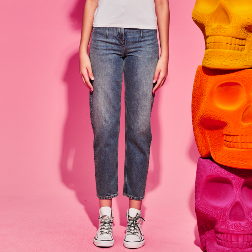 TCH服饰店-透明烫钻个性做旧修身蓝色牛仔裤S69D208020