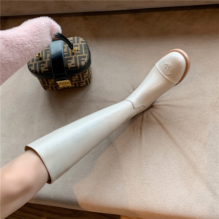 2024年秋冬粗跟简约绣花白色骑士靴高筒百搭平底气质长筒真皮圆头