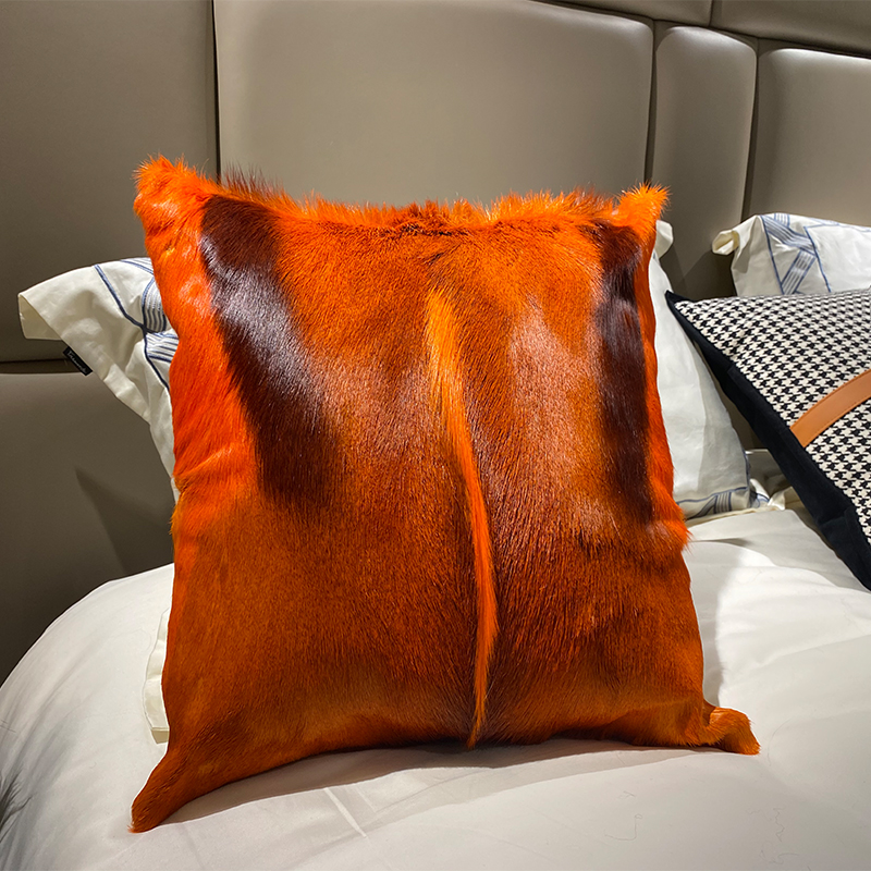 孔雀姐姐  直播浮力  休闲椅沙发抱枕  整张跳羚皮彩色靠枕腰枕