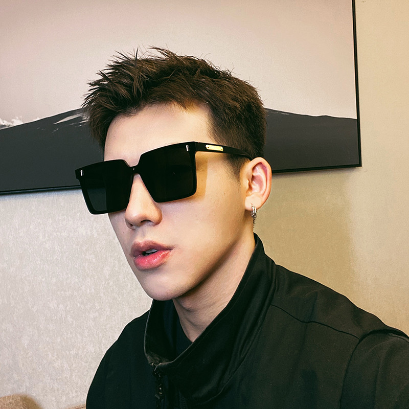 方形墨镜女2025新款潮男士开车专用防紫外线太阳眼镜女高级感显瘦