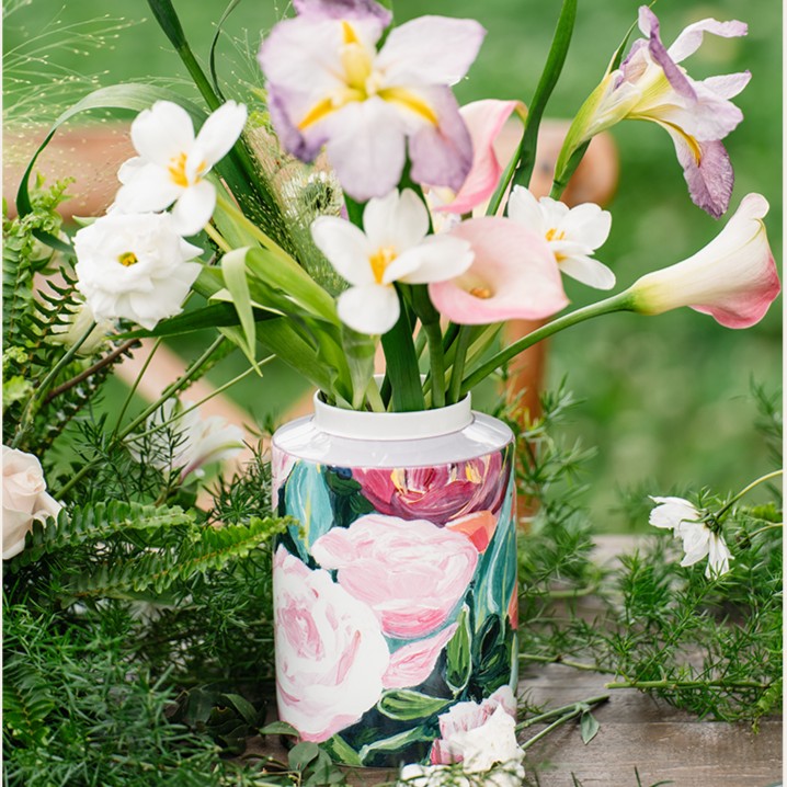 BLOOMING ROSE安娜16点油画玫瑰骨瓷带盖花瓶摆件