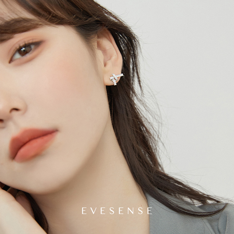EVESENSE 铜合金合成锆石耳饰 高级冷淡风银色打结镶钻小众耳钉