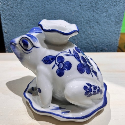 青花陶瓷青蛙摆件烛台青花纹可爱青蛙陶瓷摆件小烛台室外桌面摆件