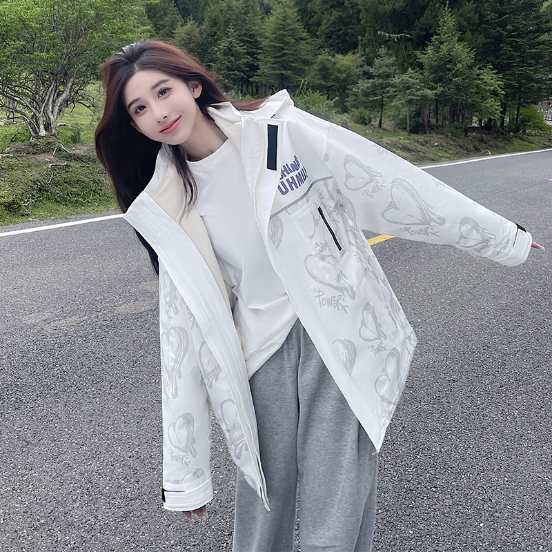 甜系冲锋衣女24新款三合一防风防水爱心外套秋冬宽松加厚登山服男
