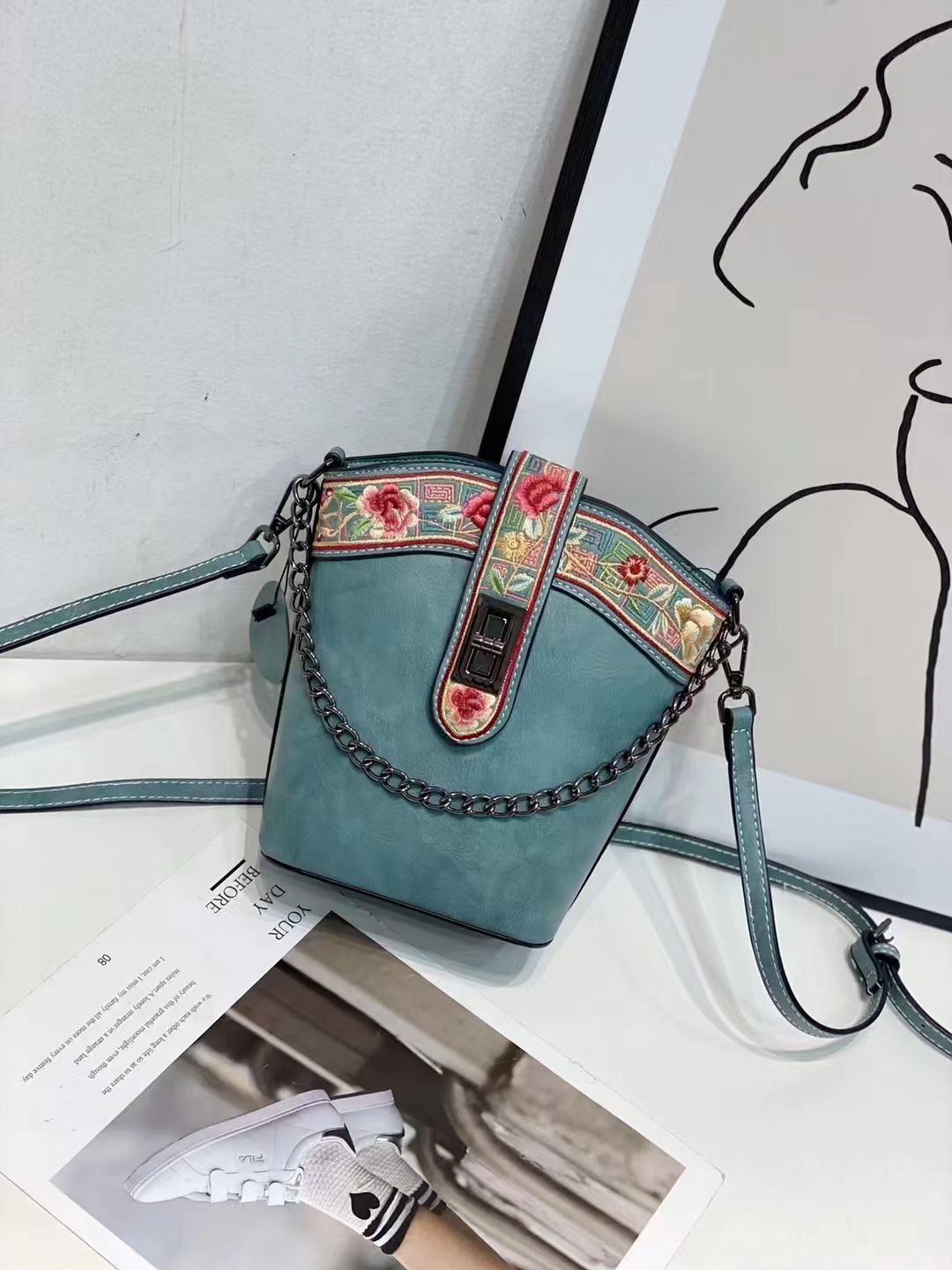 原创设计版刺绣包包