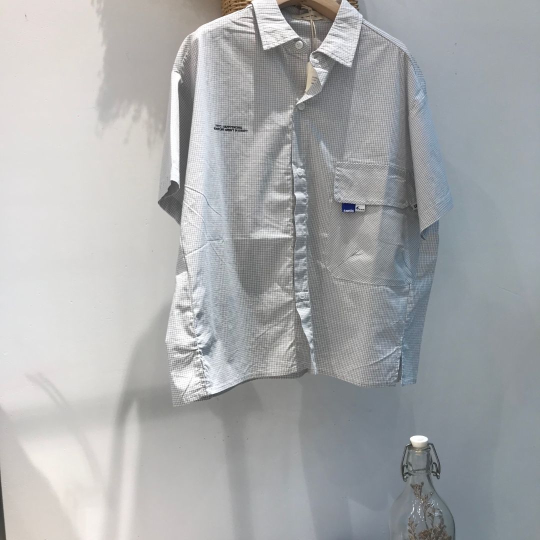 灰色大口袋格子衬衫