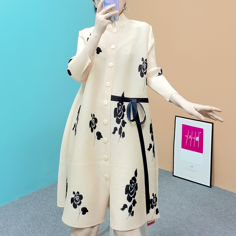 衣羽白F999女人味三宅外套2025春季立领轻熟印花褶皱风衣大方百搭