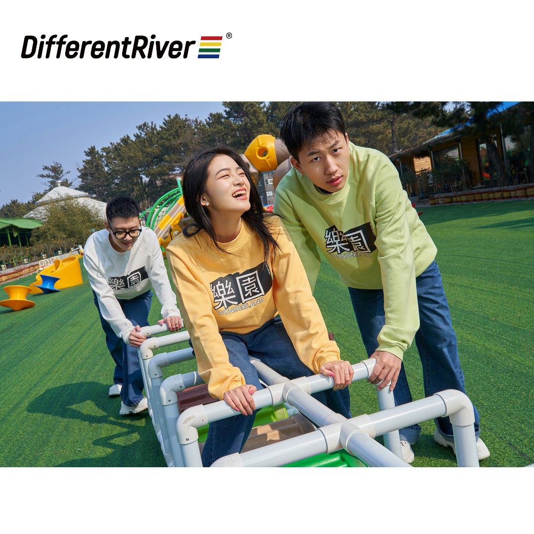 DifferentRiver春【乐园】品牌元素款-螺纹插肩袖宽松休闲乐园卫衣