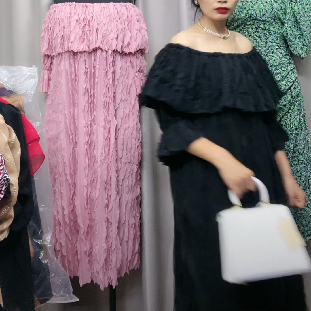 女王咪一字肩三穿连衣裙