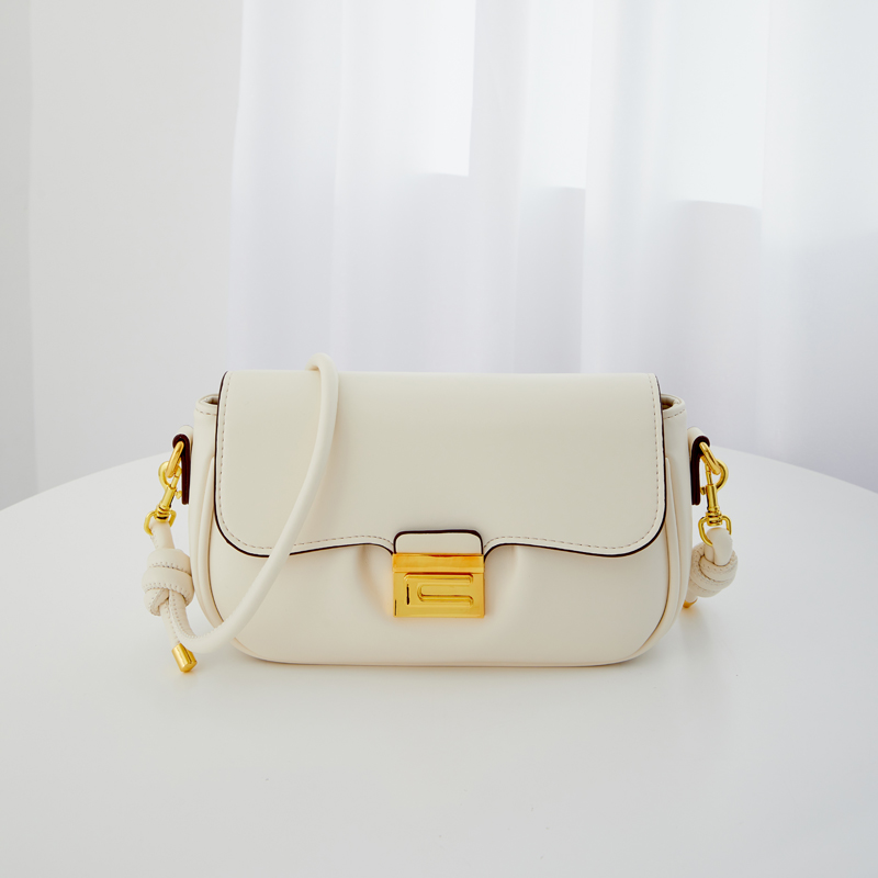 AIYI/新款高端单肩斜挎休闲软皮女包包（8109）