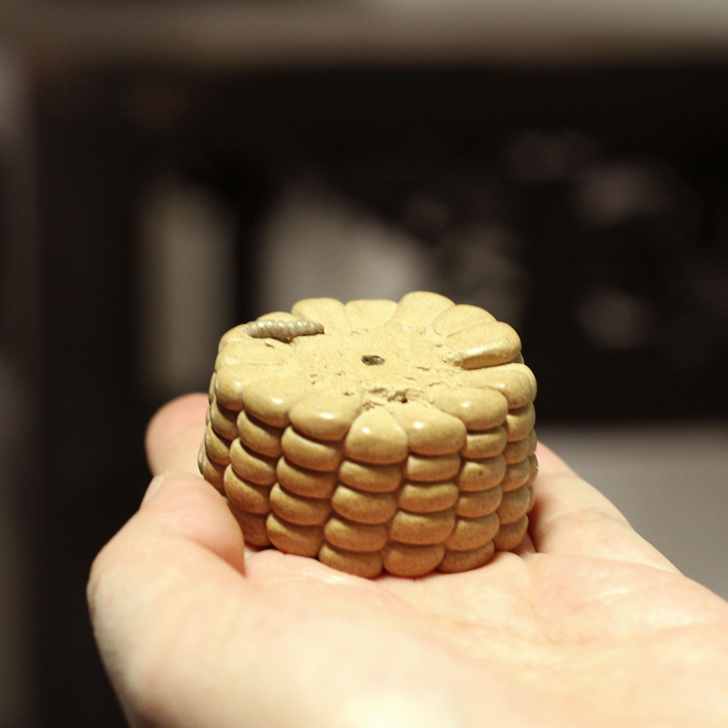 宜兴雕塑茶玩 万国琴紫砂手工茶宠收藏 把件虫子玉米 壶盖托 盖置