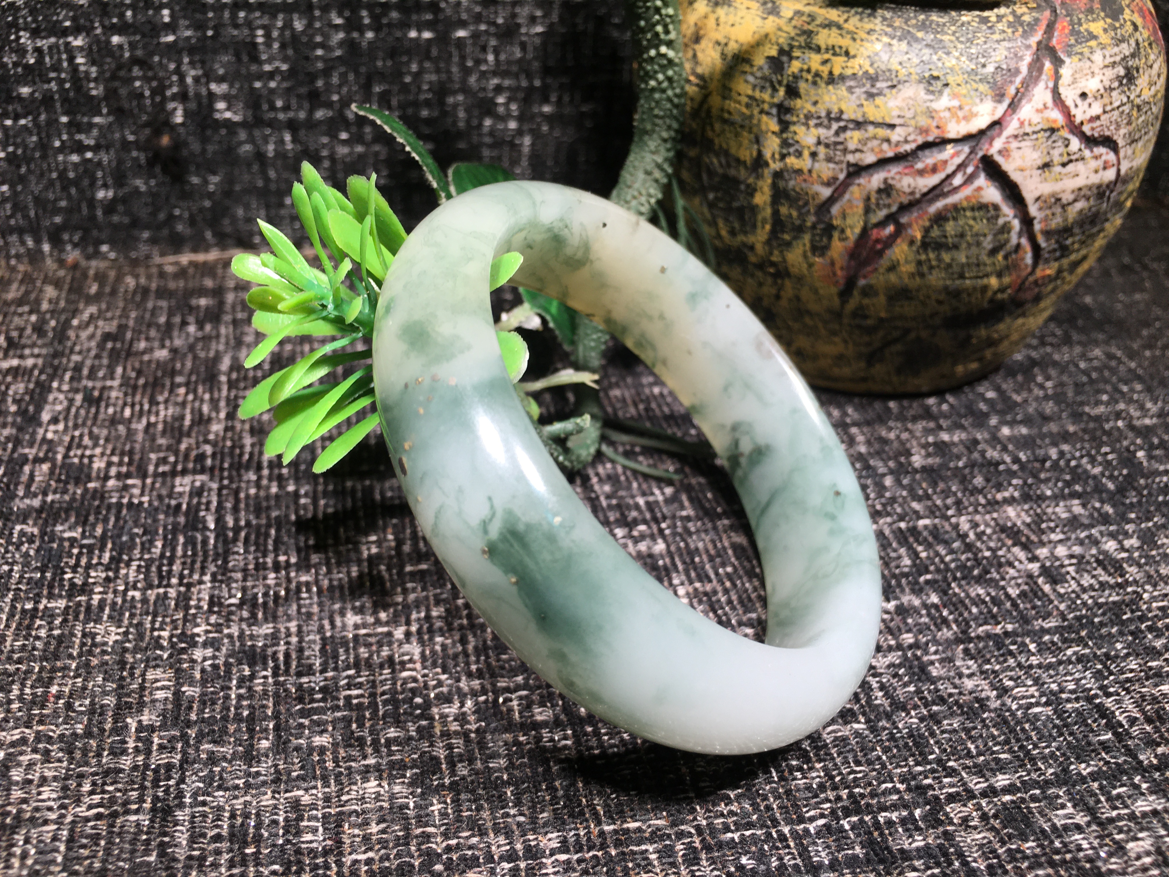 桂林鸡血玉贵妃料手镯/杨柳纷飞