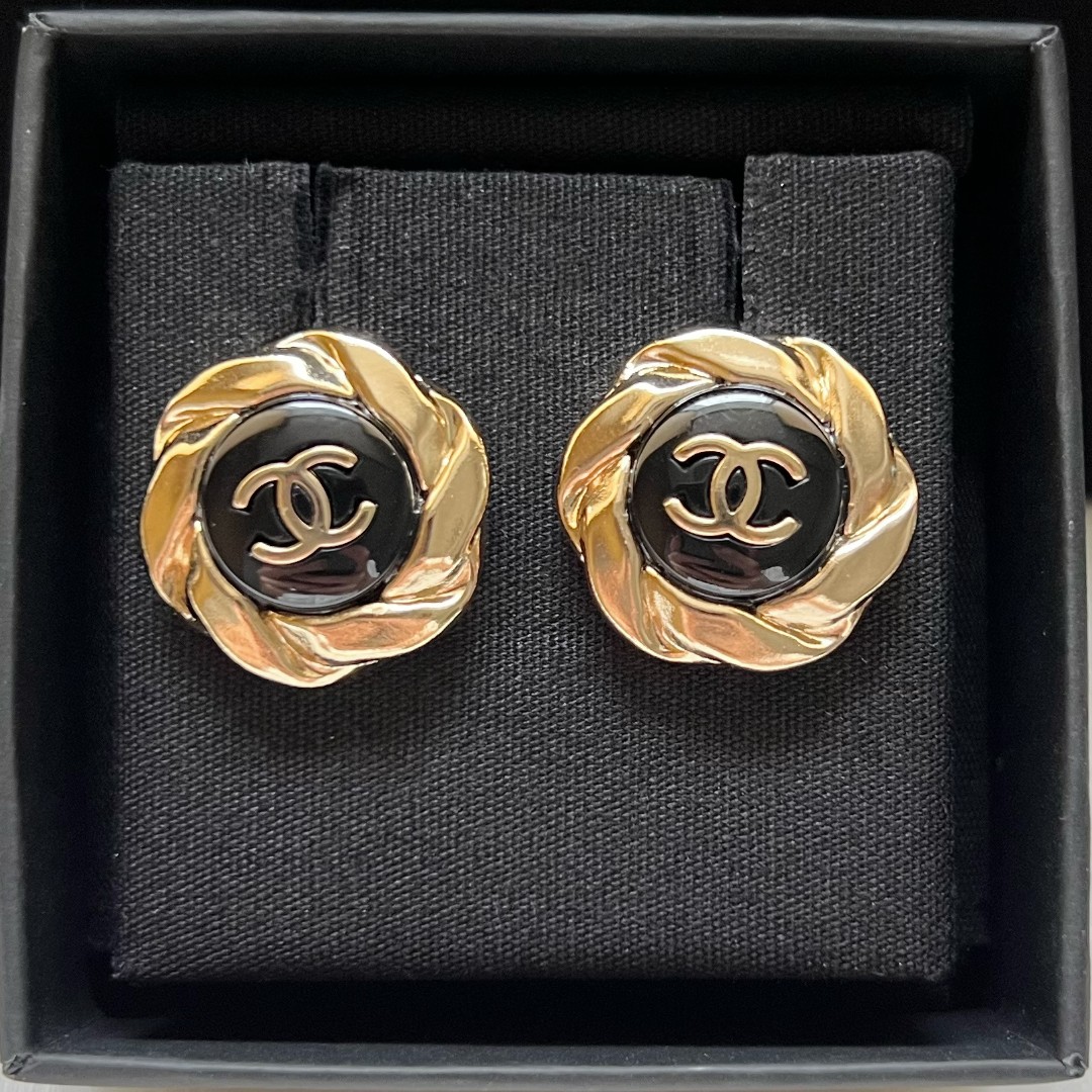 全新未使用 Chanel/香奈儿 大号新款黑色山茶花耳钉  03650