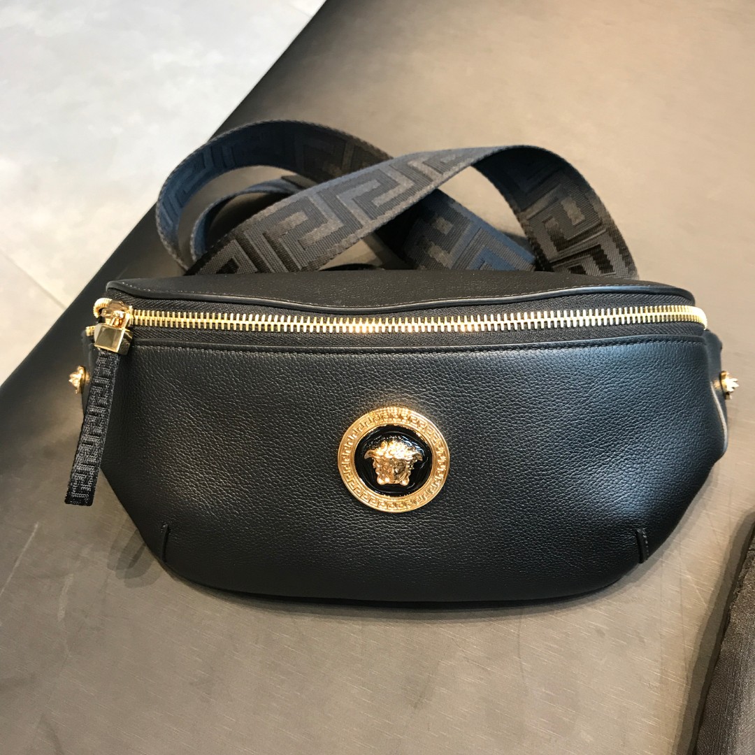 未使用 VERSACE/范思哲 男士黑色经典奢侈腰包胸包