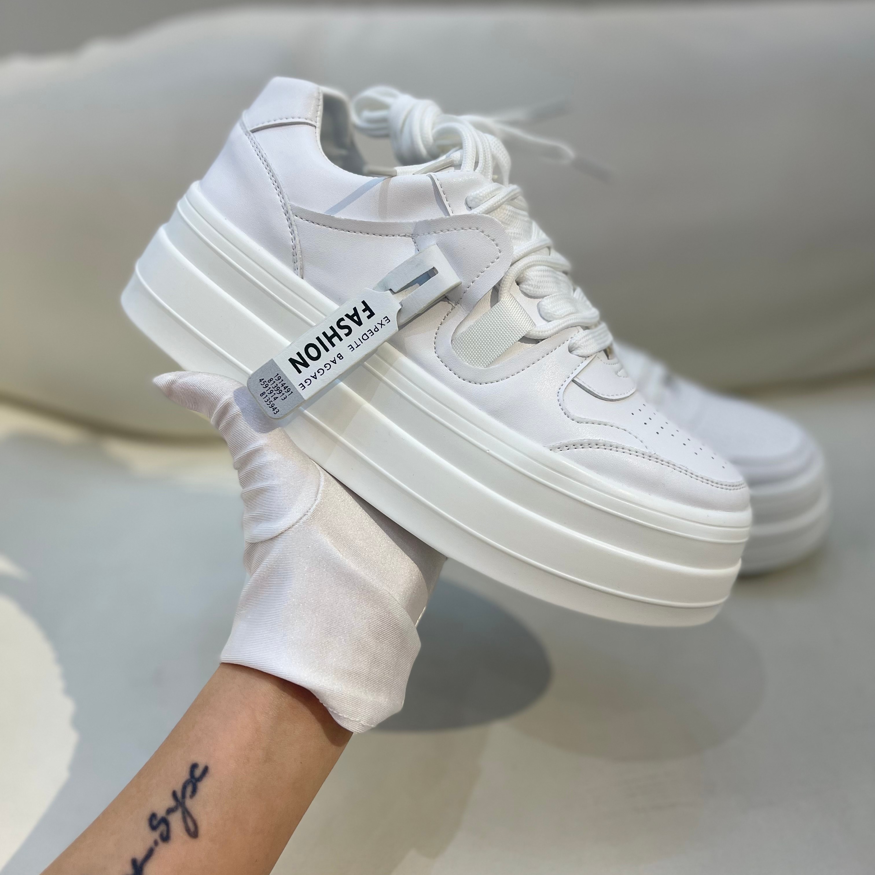 潮嘢潮牌增高百搭休闲松糕小白鞋