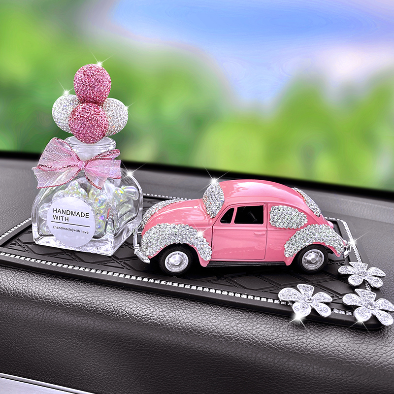 车载摆件老爷车镶钻摆饰用品车内车用创意汽车摆件持久淡香装饰品