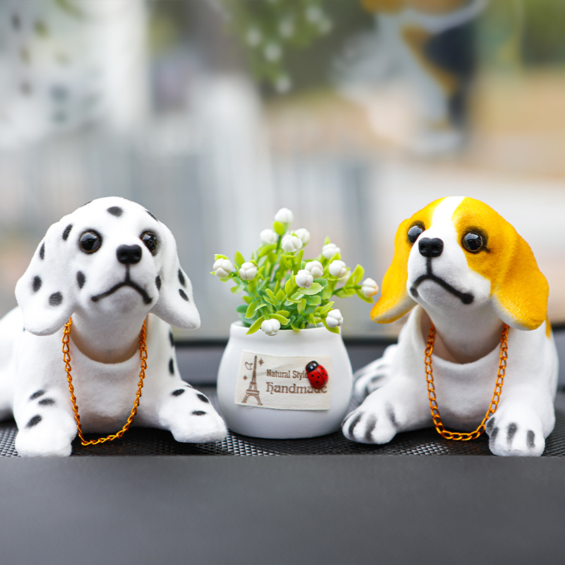 汽车摆件摇头狗狗网红仿真中控台内饰品车载创意车内装饰品摆件