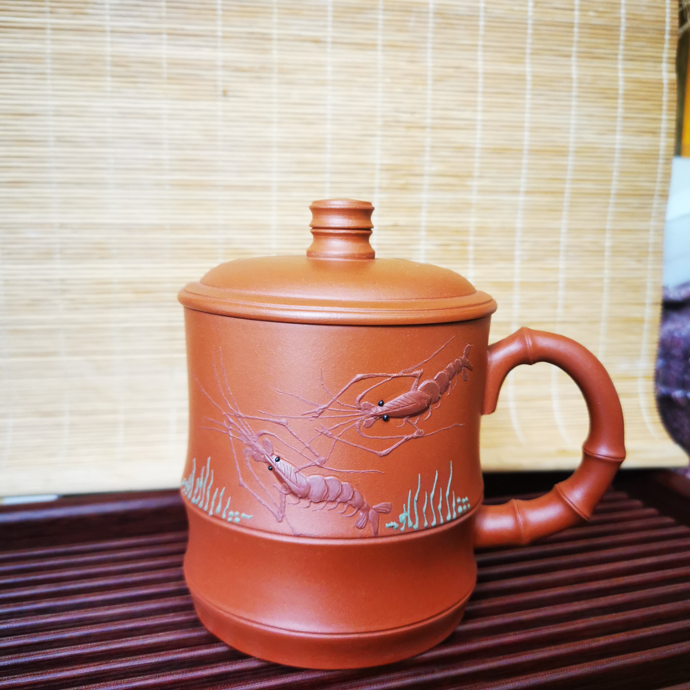 对虾杯紫砂杯：半手工制作，黄龙山清水泥，办公室适用，泡养出润快。