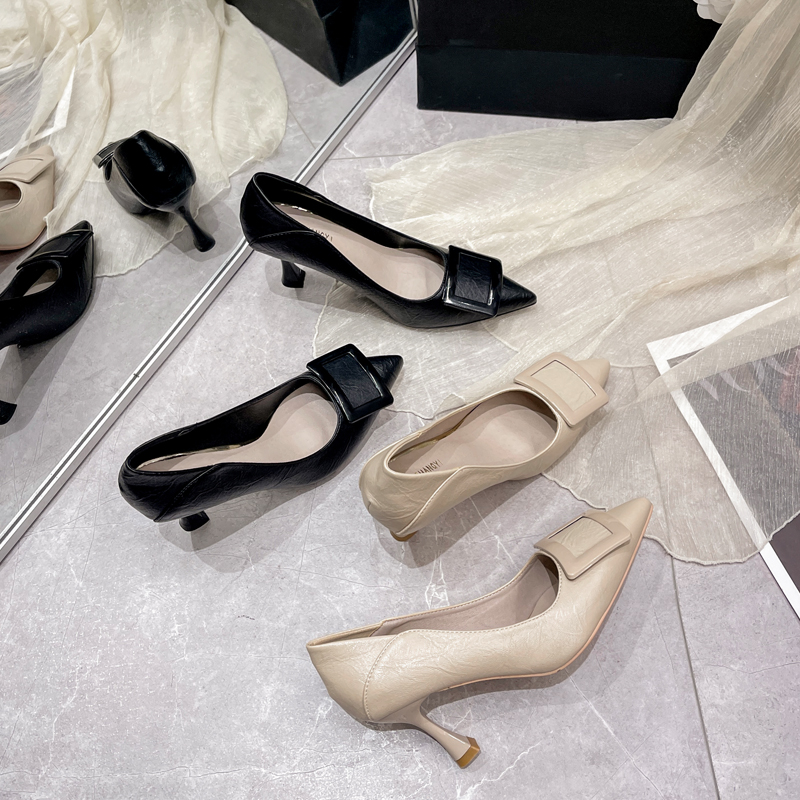 软皮细跟尖头高跟鞋2022秋季新款女单鞋大小码黑色上班职业女鞋