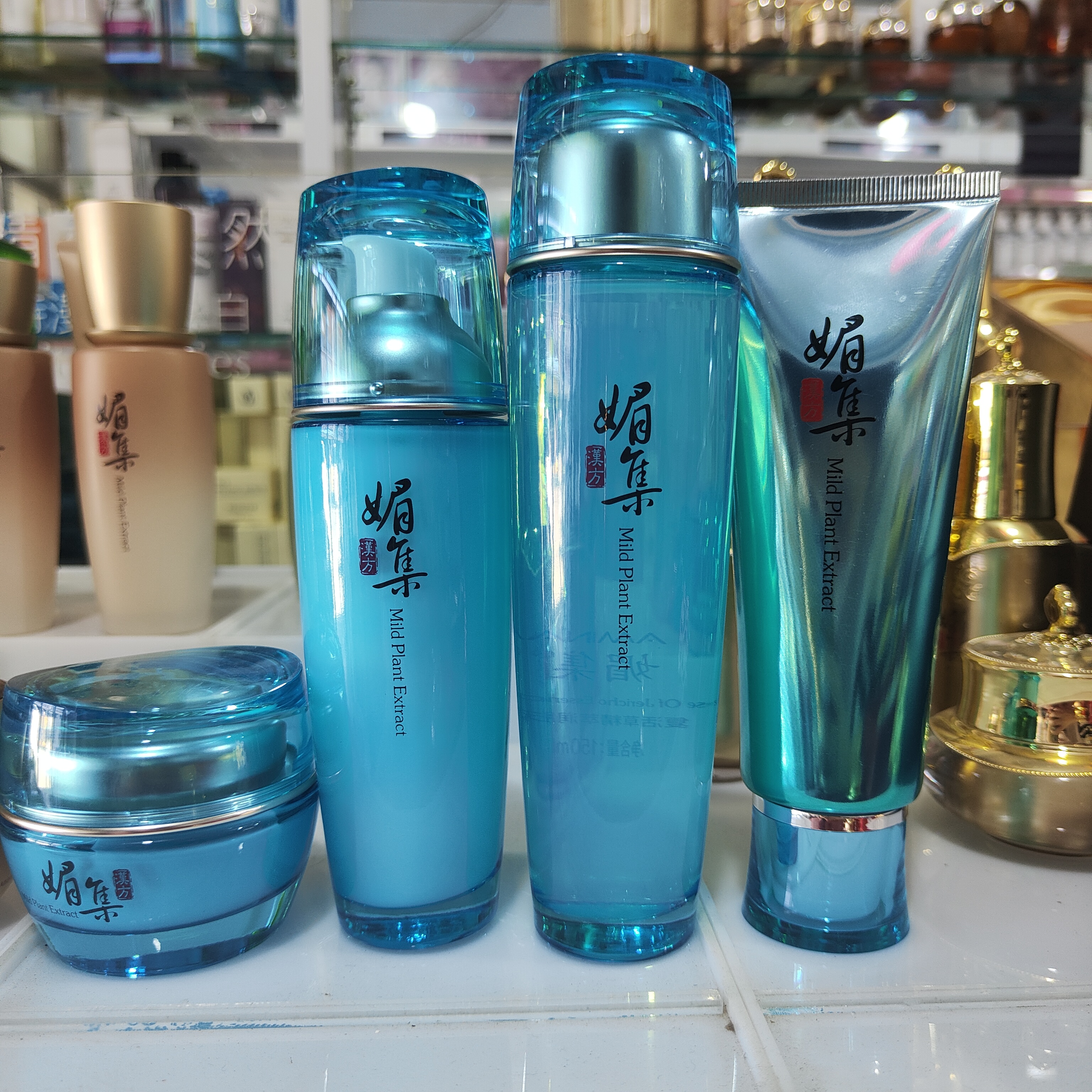 媚集复活草精粹润肤