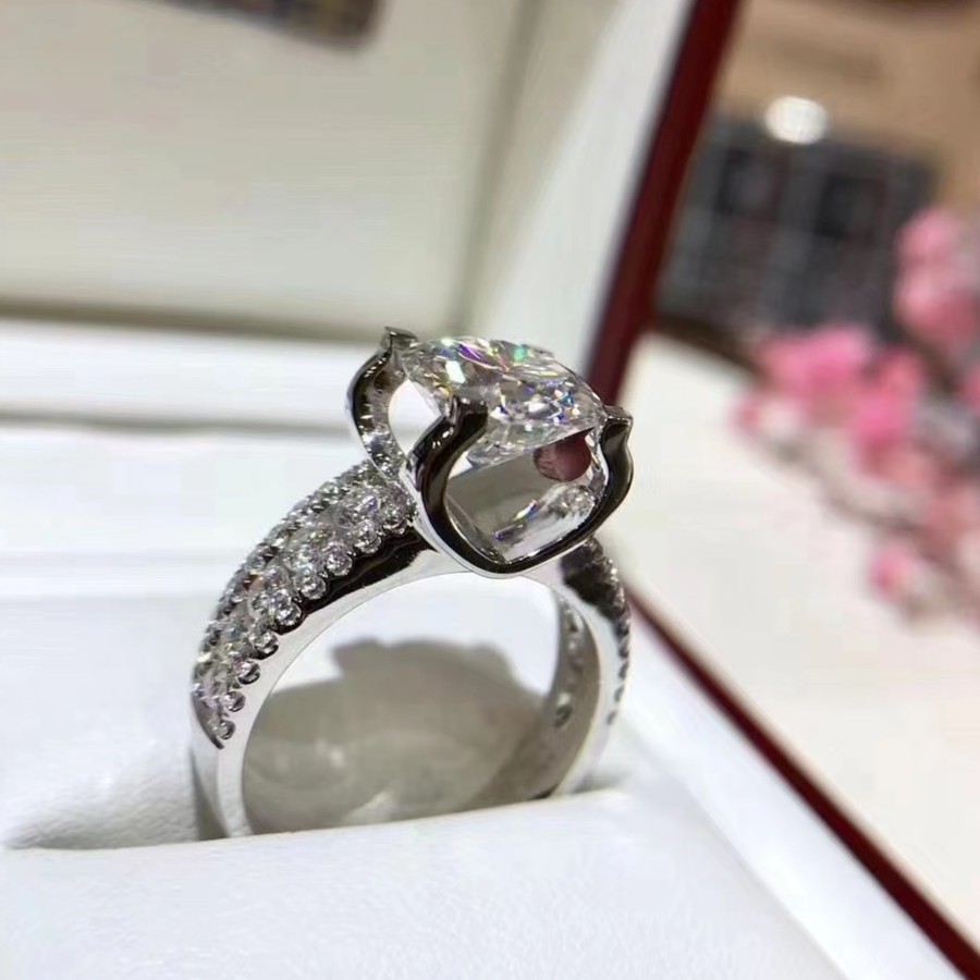 925银莫桑石戒指 925银莫桑石豪镶5克拉牛头戒指