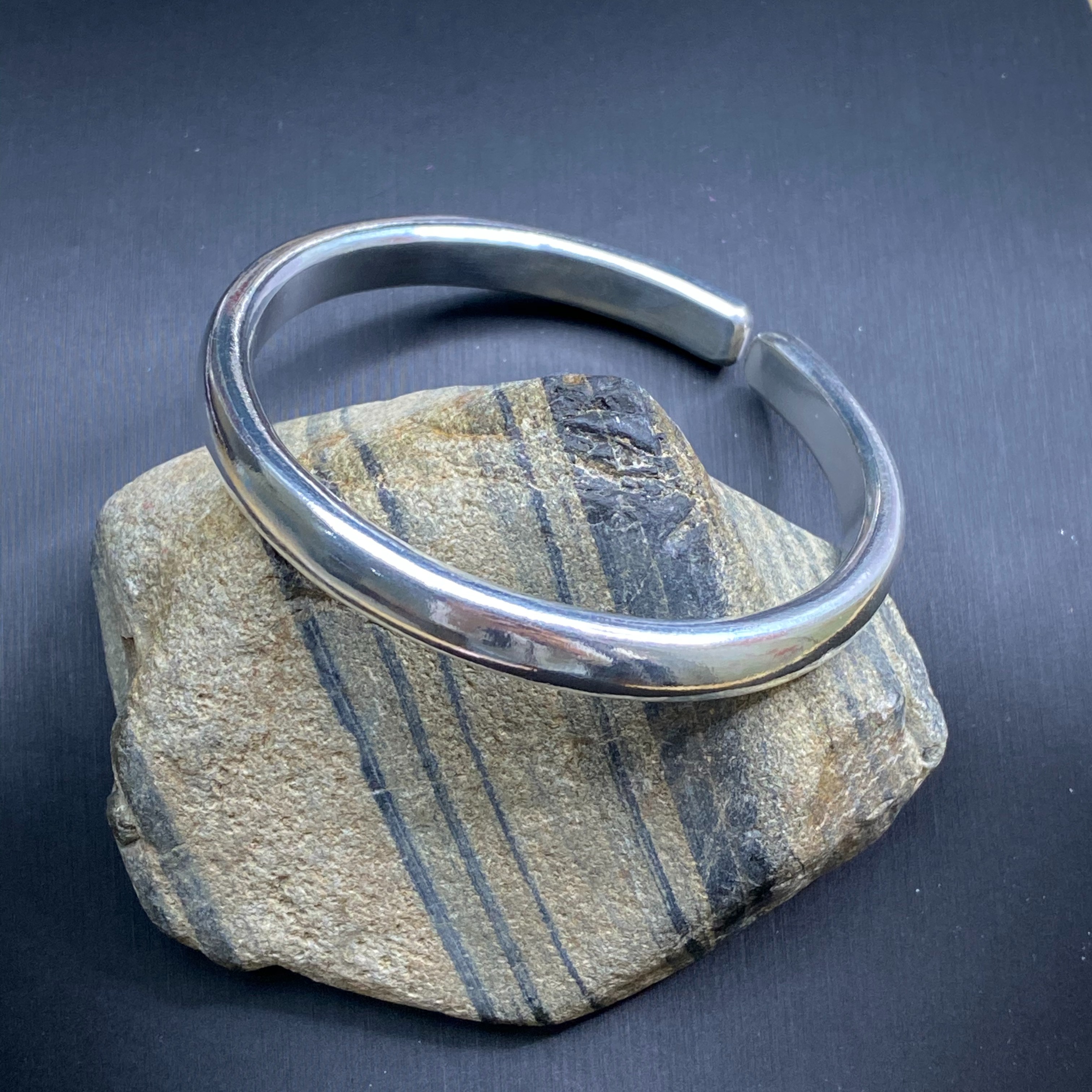 足银手镯 侗石記手工实心 泥鳅背 光面开口 手镯